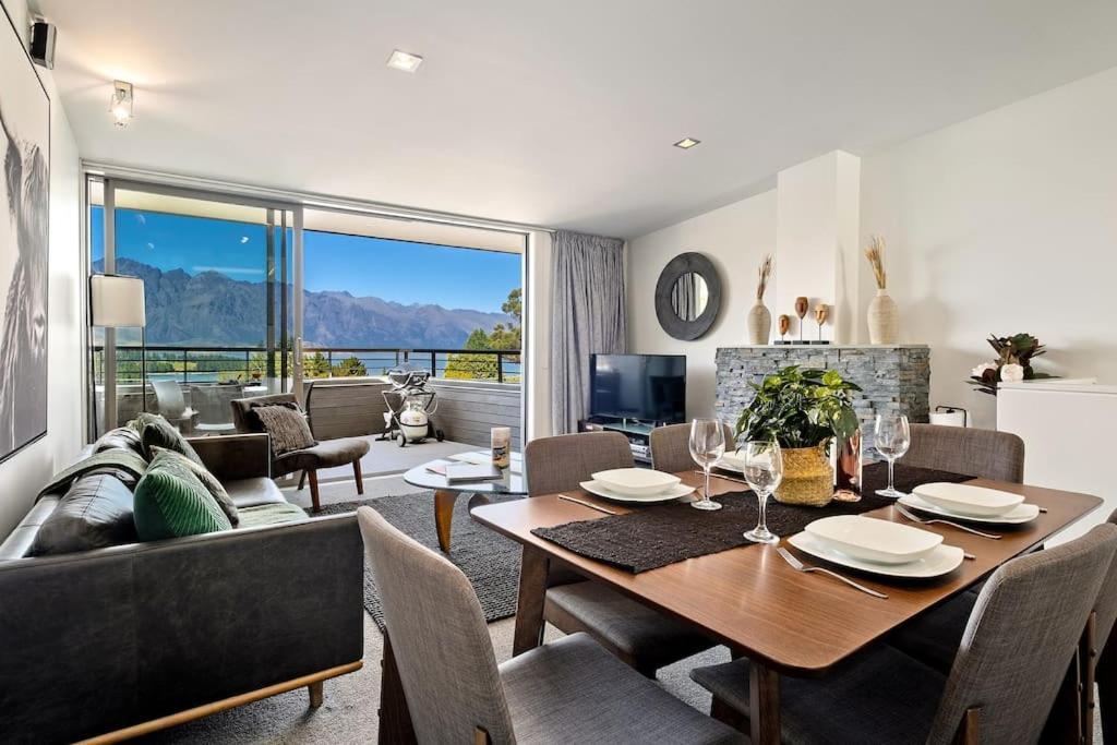 Toru - Eclectic Apartment With Delightful Lake Views Queenstown Bagian luar foto