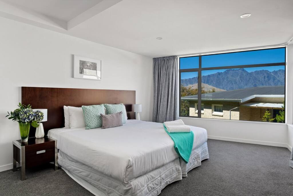 Toru - Eclectic Apartment With Delightful Lake Views Queenstown Bagian luar foto
